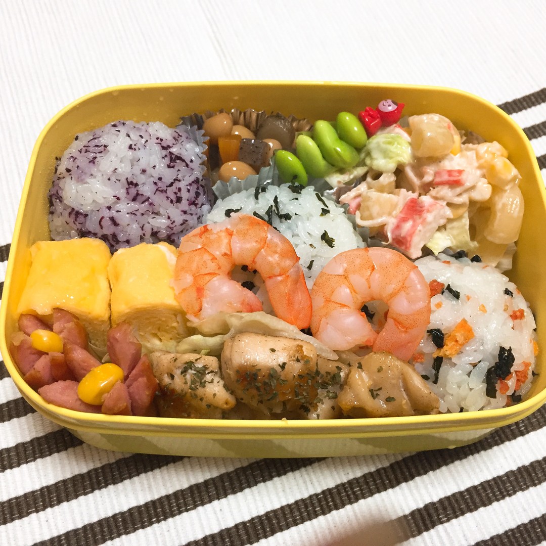 3色おにぎり弁当
