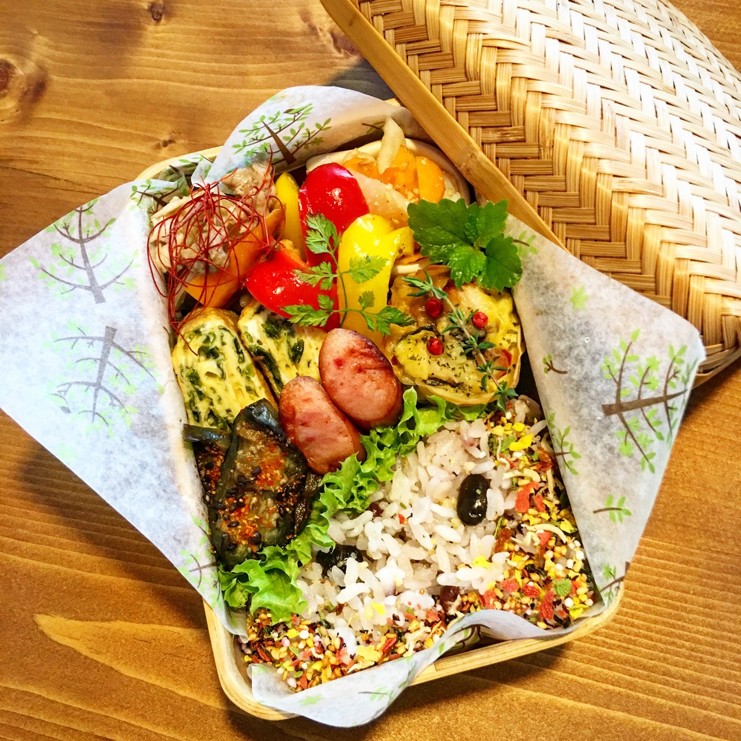 豚肉と野菜の中華風炒めとワンタンの皮でキッシュ弁当
