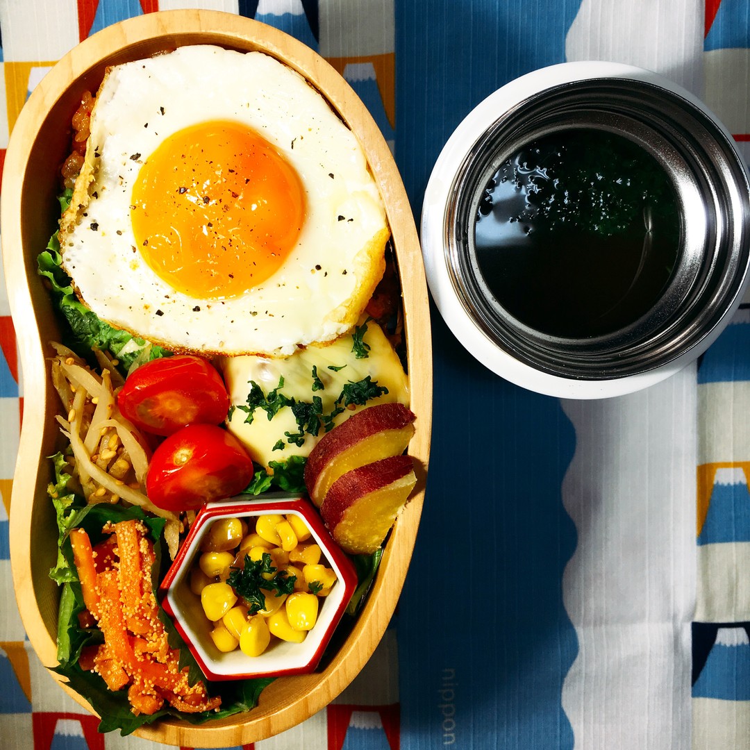 チーズ煮込みハンバーグのお弁当