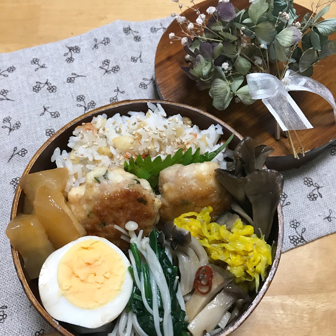 はんぺん鶏つくね弁当