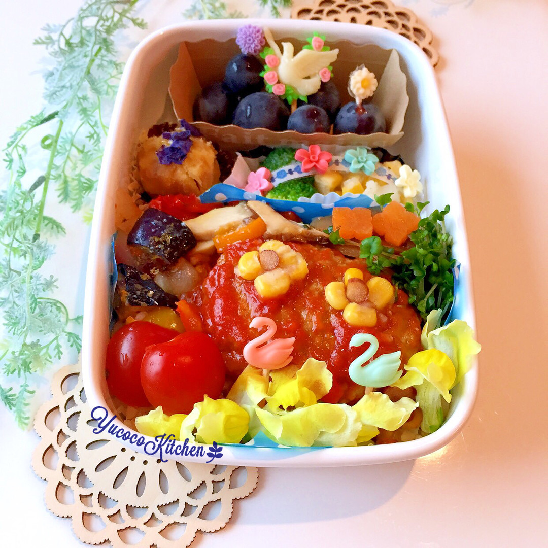 ハンバーグと常備菜弁当♡鳥たちの楽園