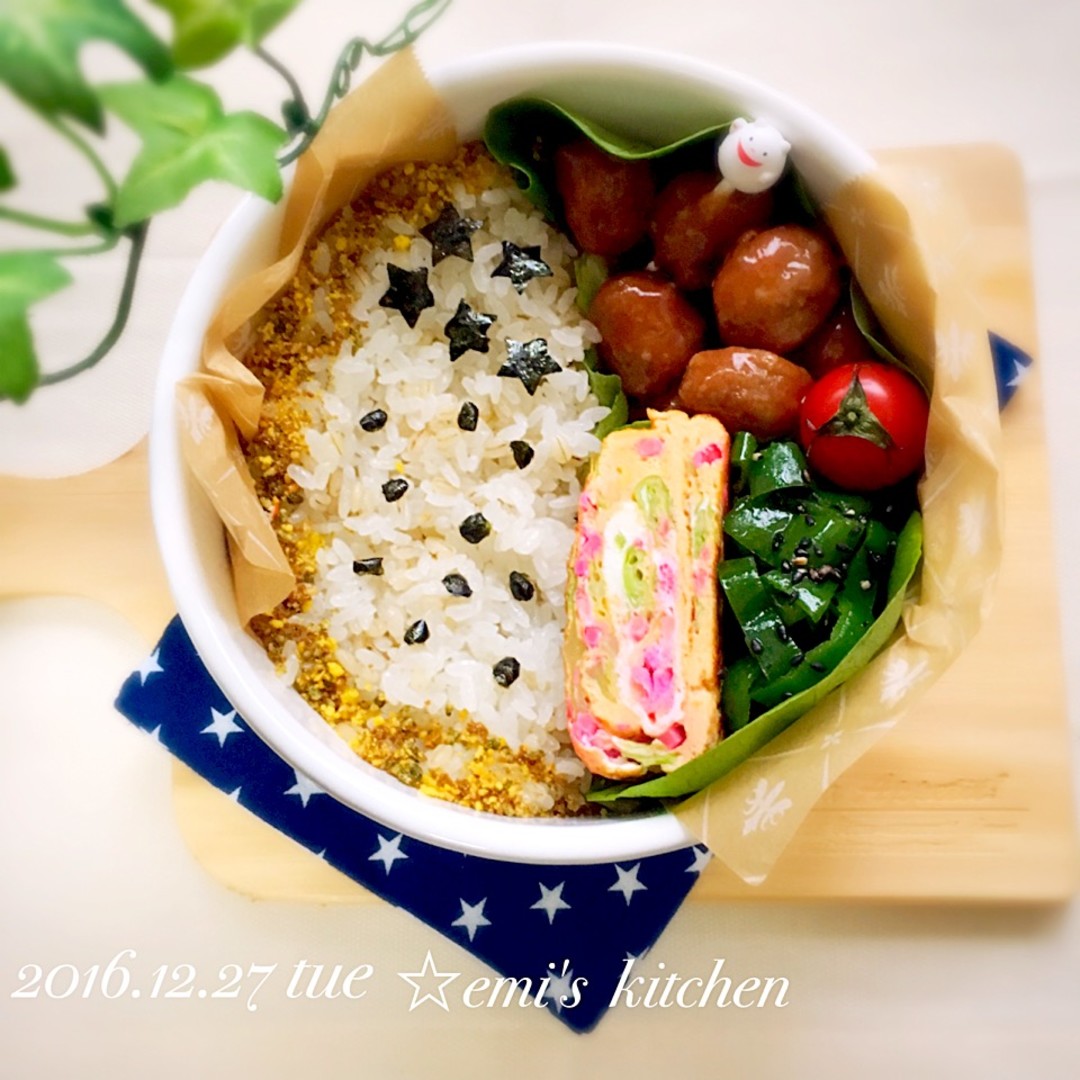 ５つのスターとドット柄ごはん弁当