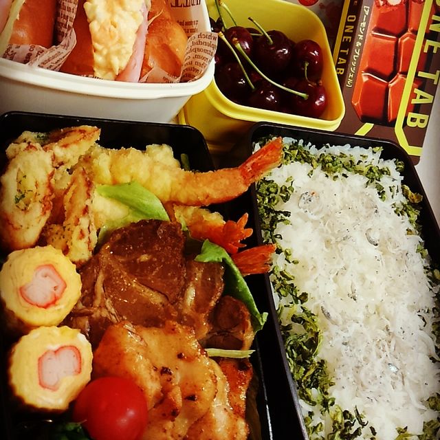 ちりめんととう菜のご飯と天ぷら弁当