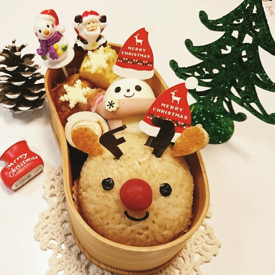 トナカイおにぎりと茹で玉雪だるまのお弁当