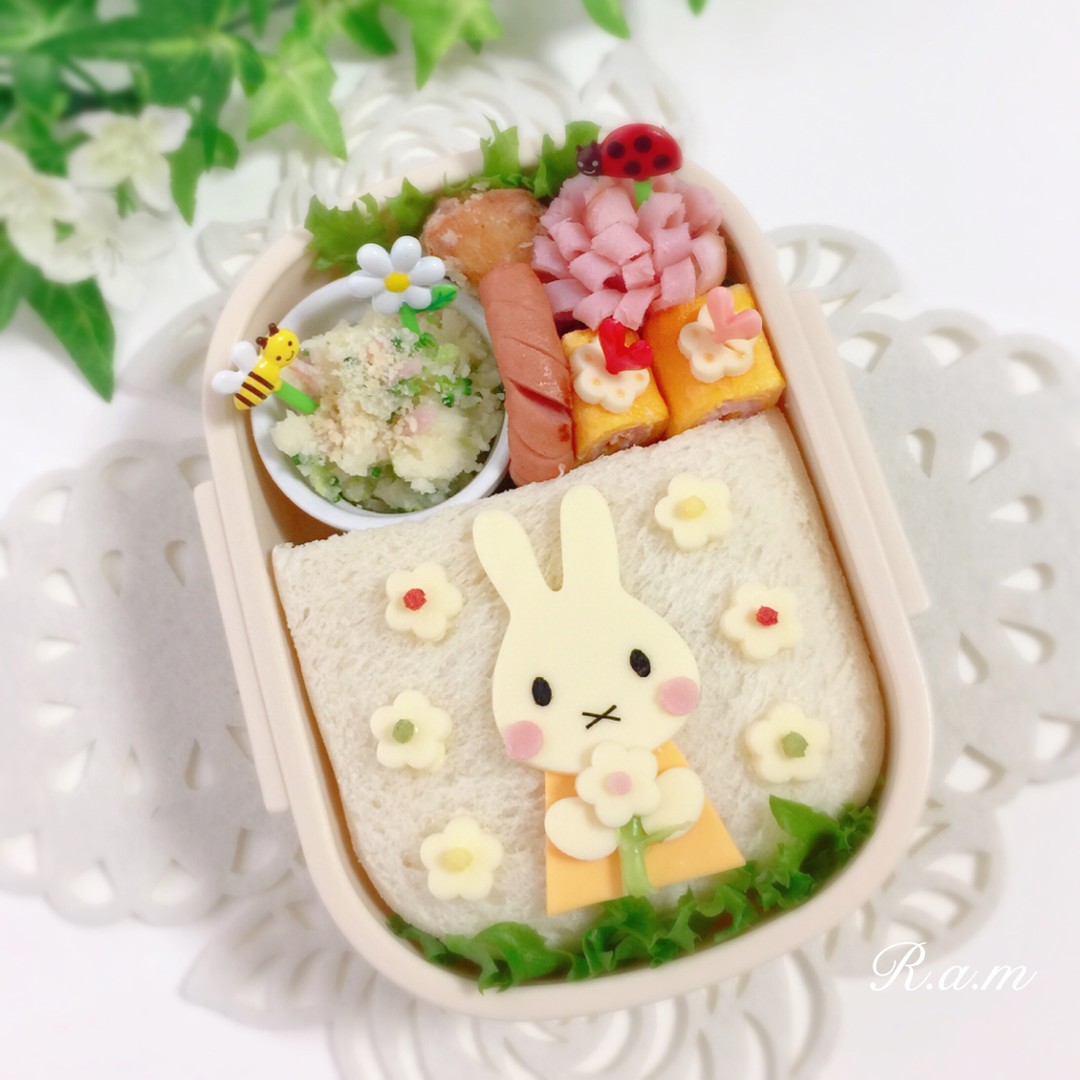 ミッフィーの春🌸サンドイッチ弁当