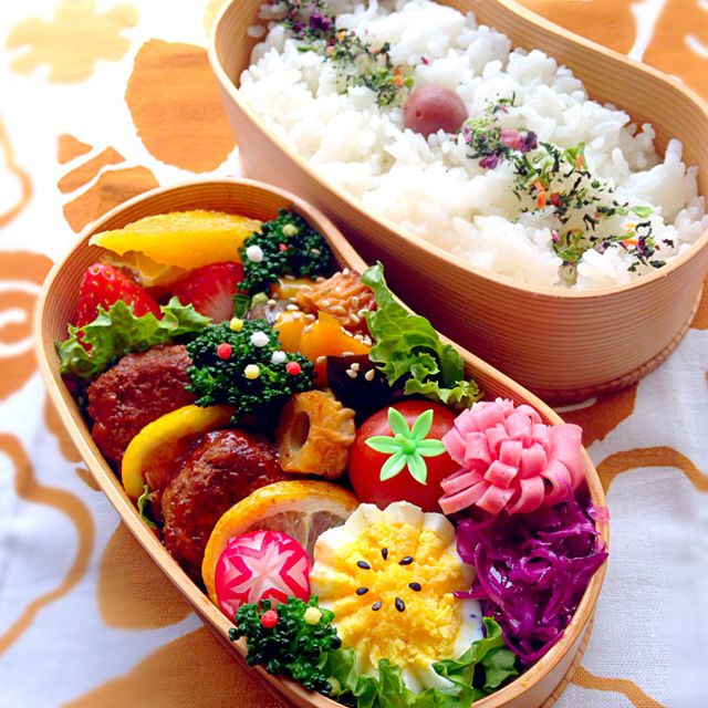 曲げわっぱ弁当 ♪  ハンバーグ他