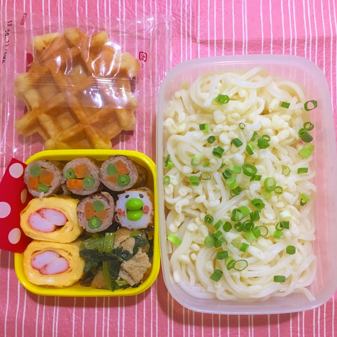 冷たいうどんのお弁当