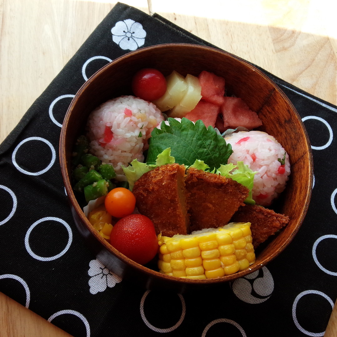 フィッシュカツ＆たぬきおにぎり弁。