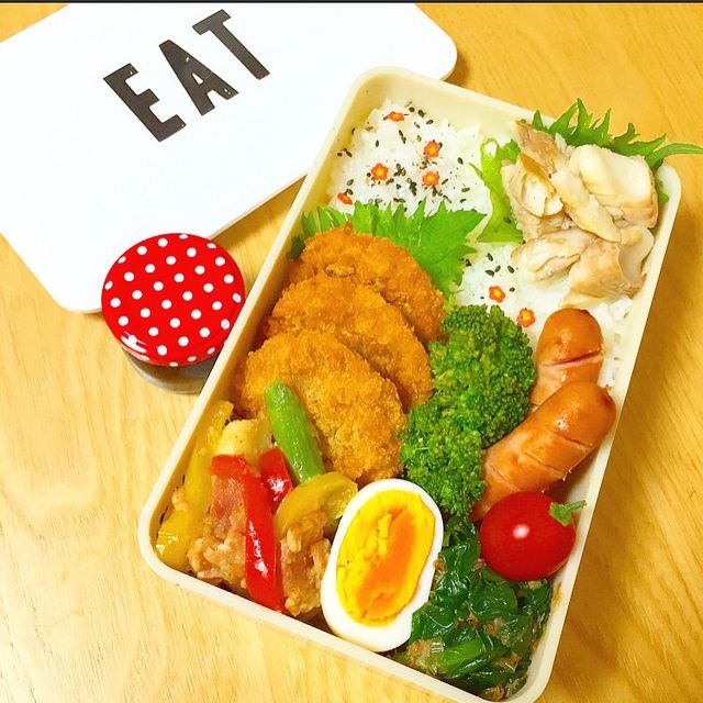 ひとくち豚カツとホッケ弁当