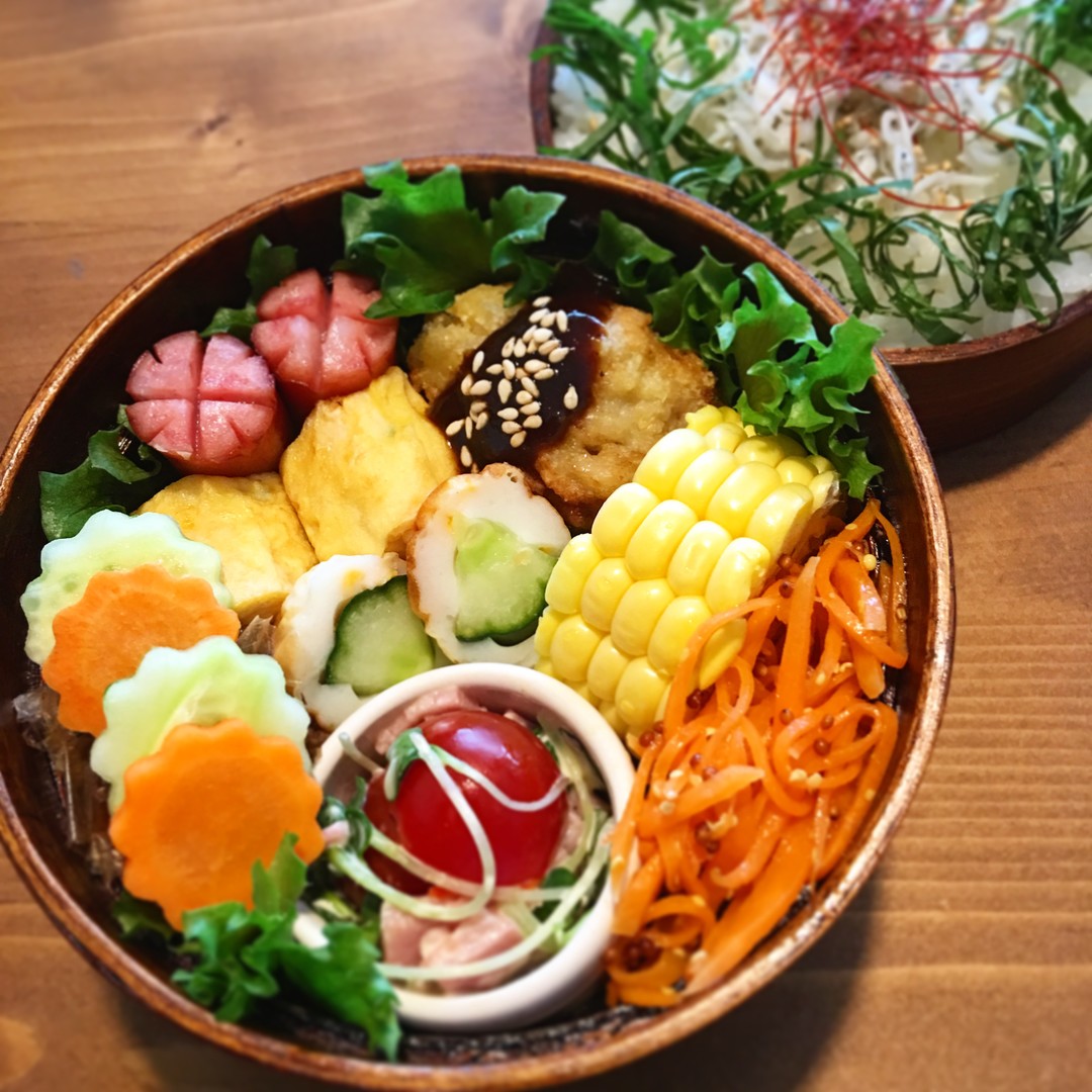 コロッケと釜揚げしらす大葉のせご飯弁当