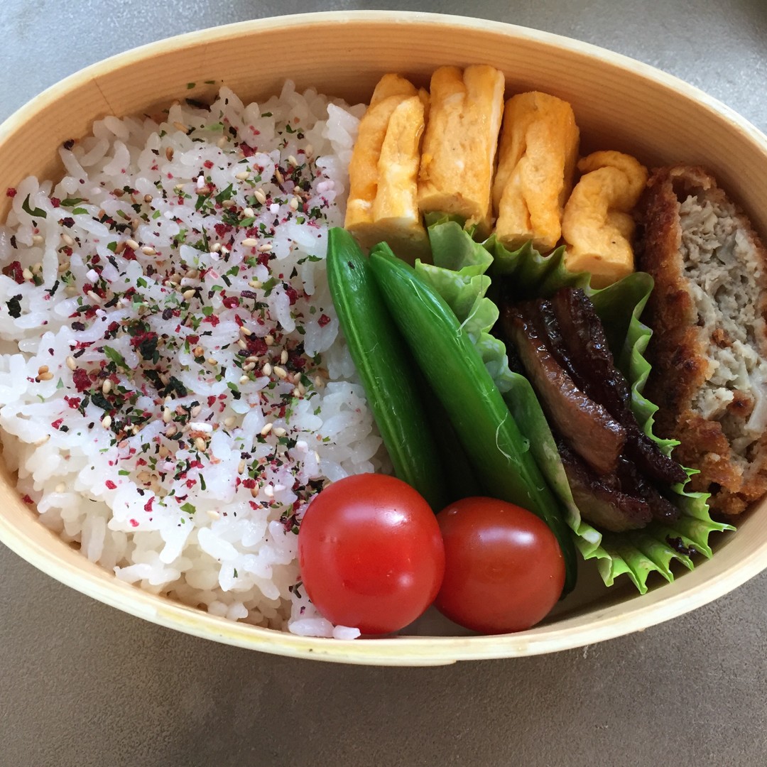 春のカラフルなお弁当