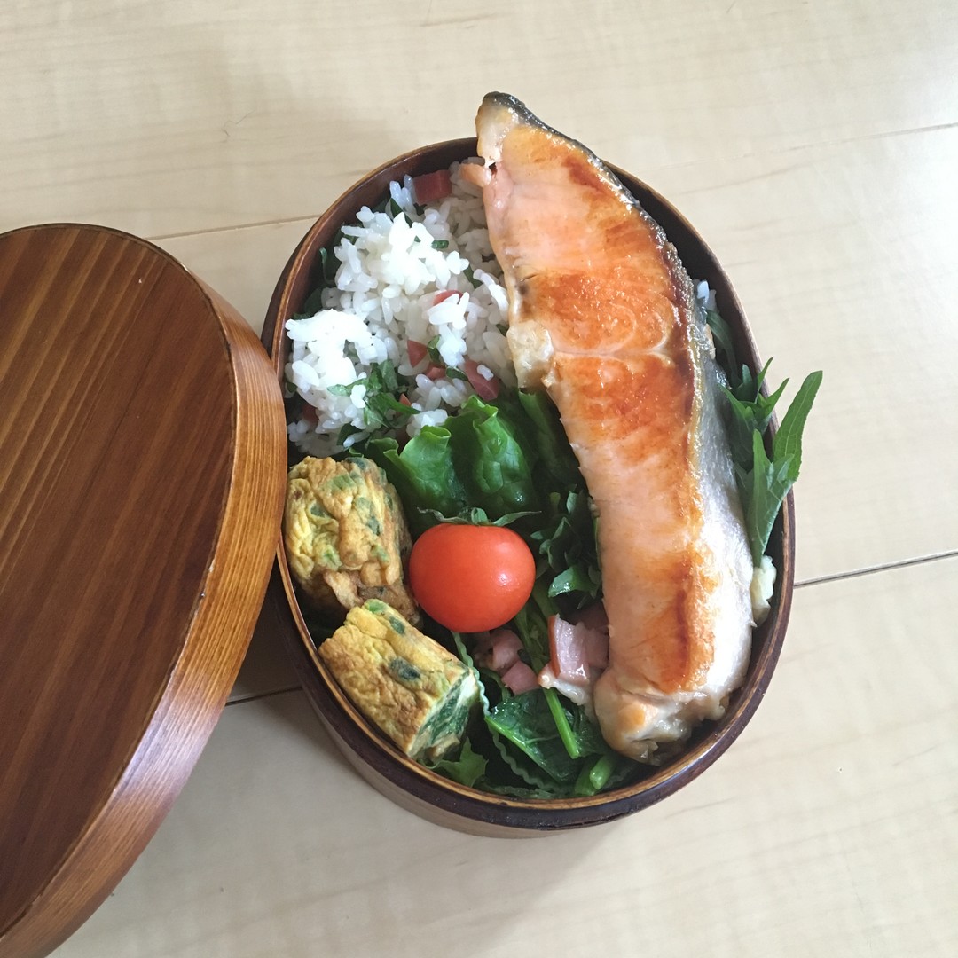 カリカリ梅ご飯の鮭弁当