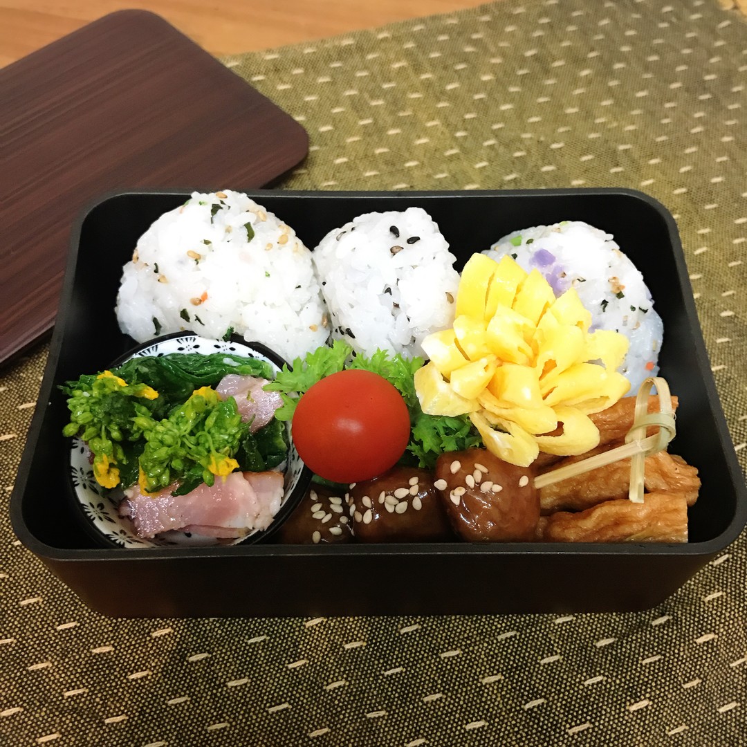 おにぎり弁当
