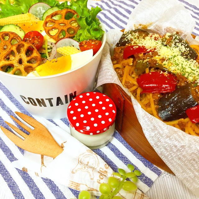 ボロネーゼと残り物サラダ弁当