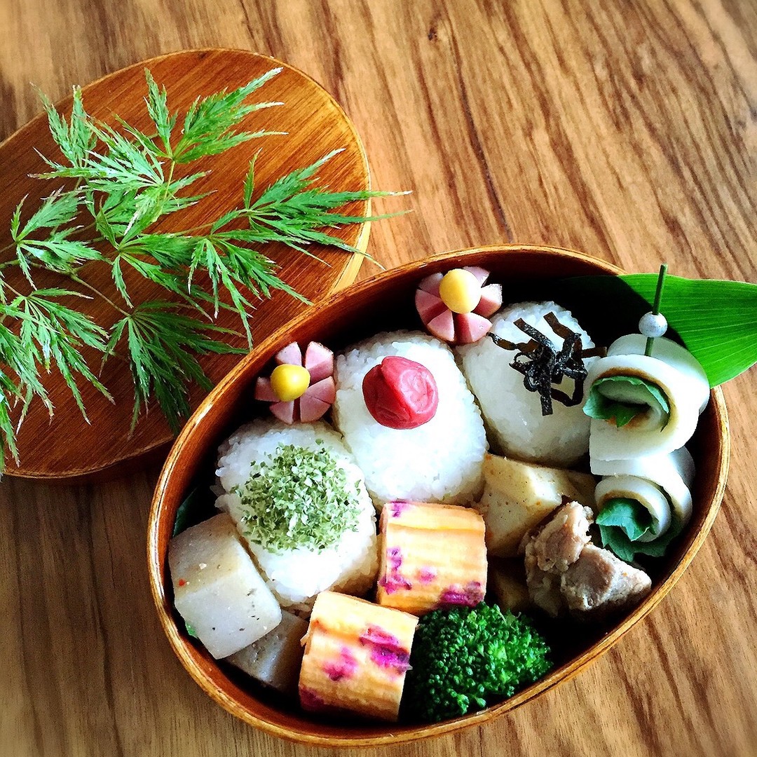 三色むすび弁当