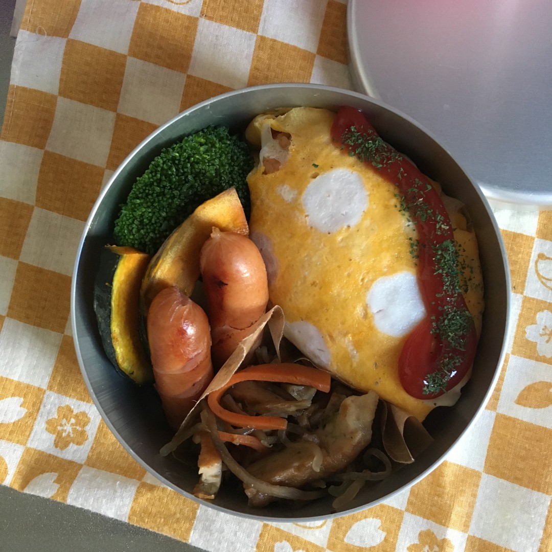 水玉オムライス弁当