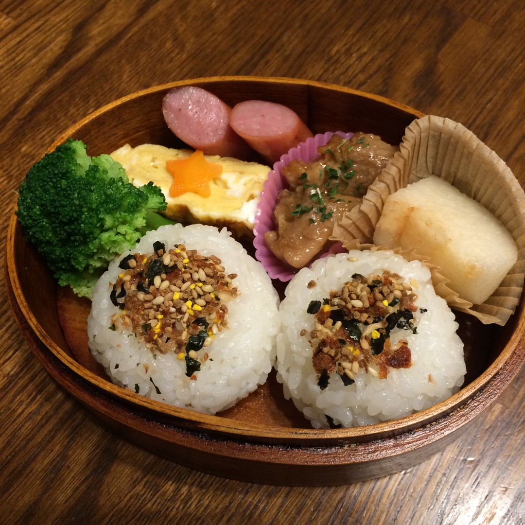 おにぎり弁当