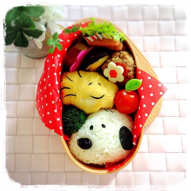 スヌーピーとウッドストックのオムそば弁当