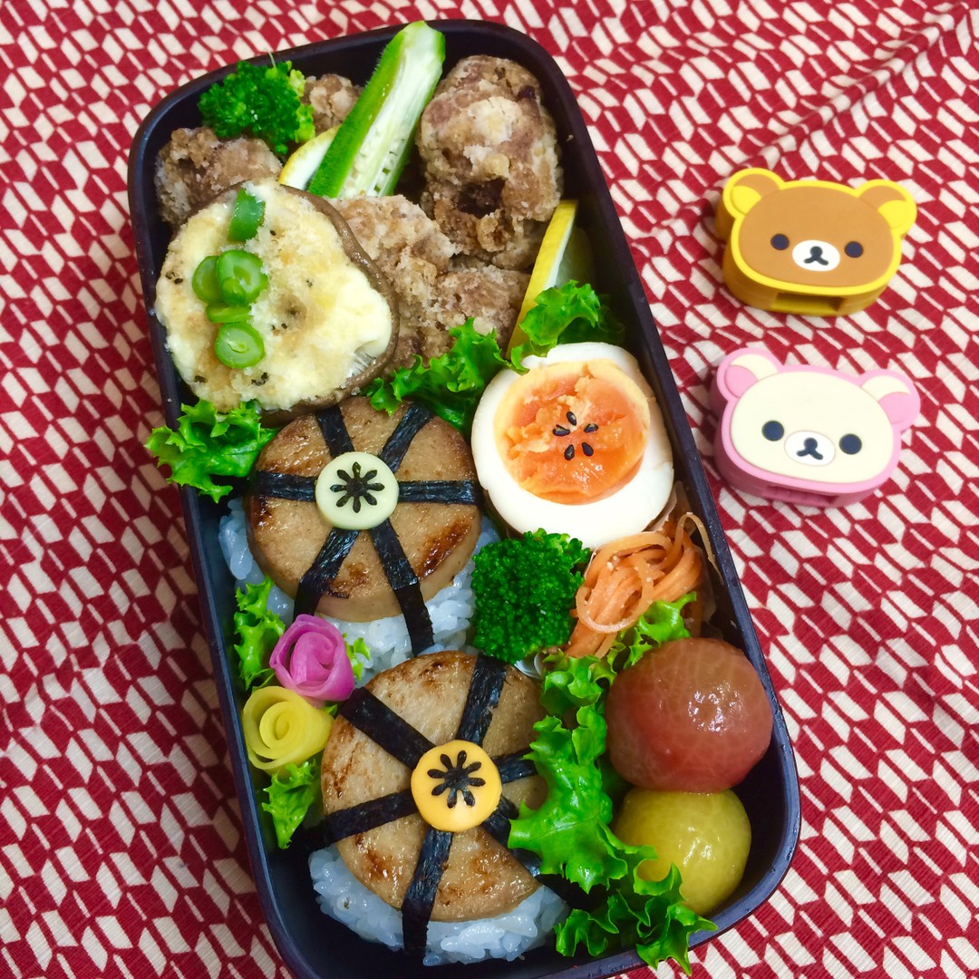 唐揚げとスパムむすび弁当