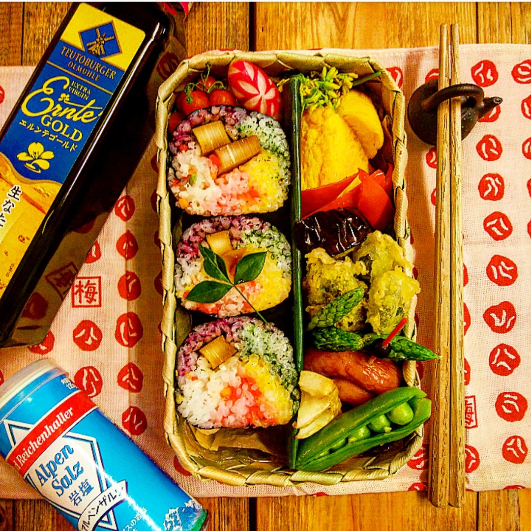 五色巻き寿司のかご弁当♪