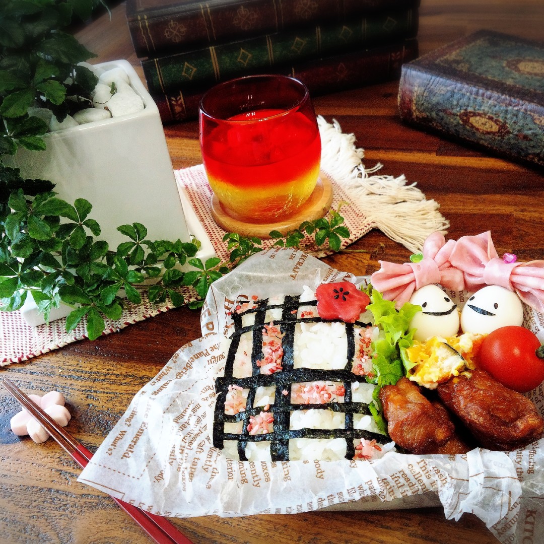チェック柄のり弁当