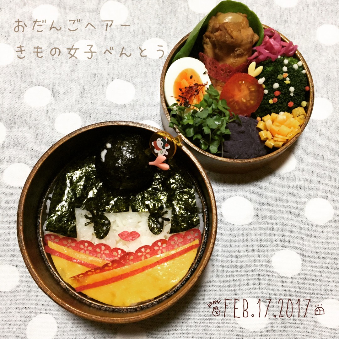 お団子ヘアー着物女子弁当