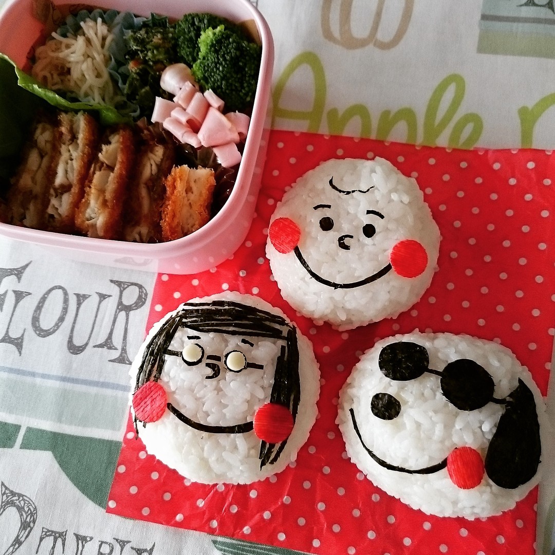 サングラススヌーピー&チャーリー&マーシーのおむすび弁当