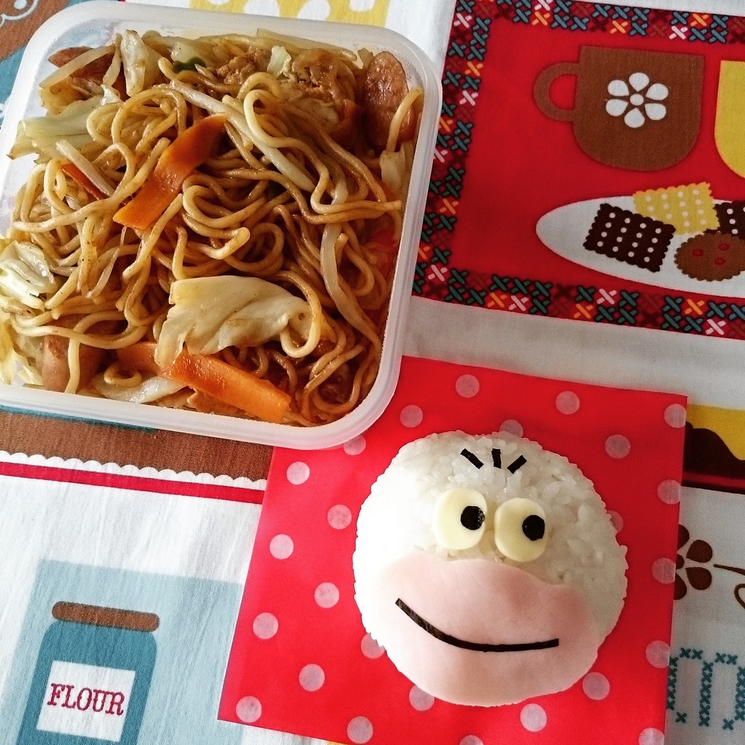 焼きそば&オバQおにぎり弁当