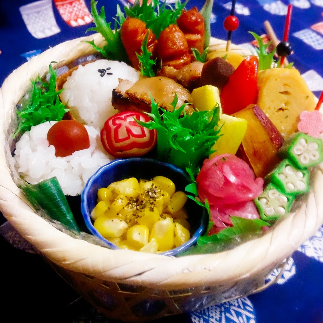ガンバレ日本！日の丸おむすび(^w^) 家族のかご弁当♪