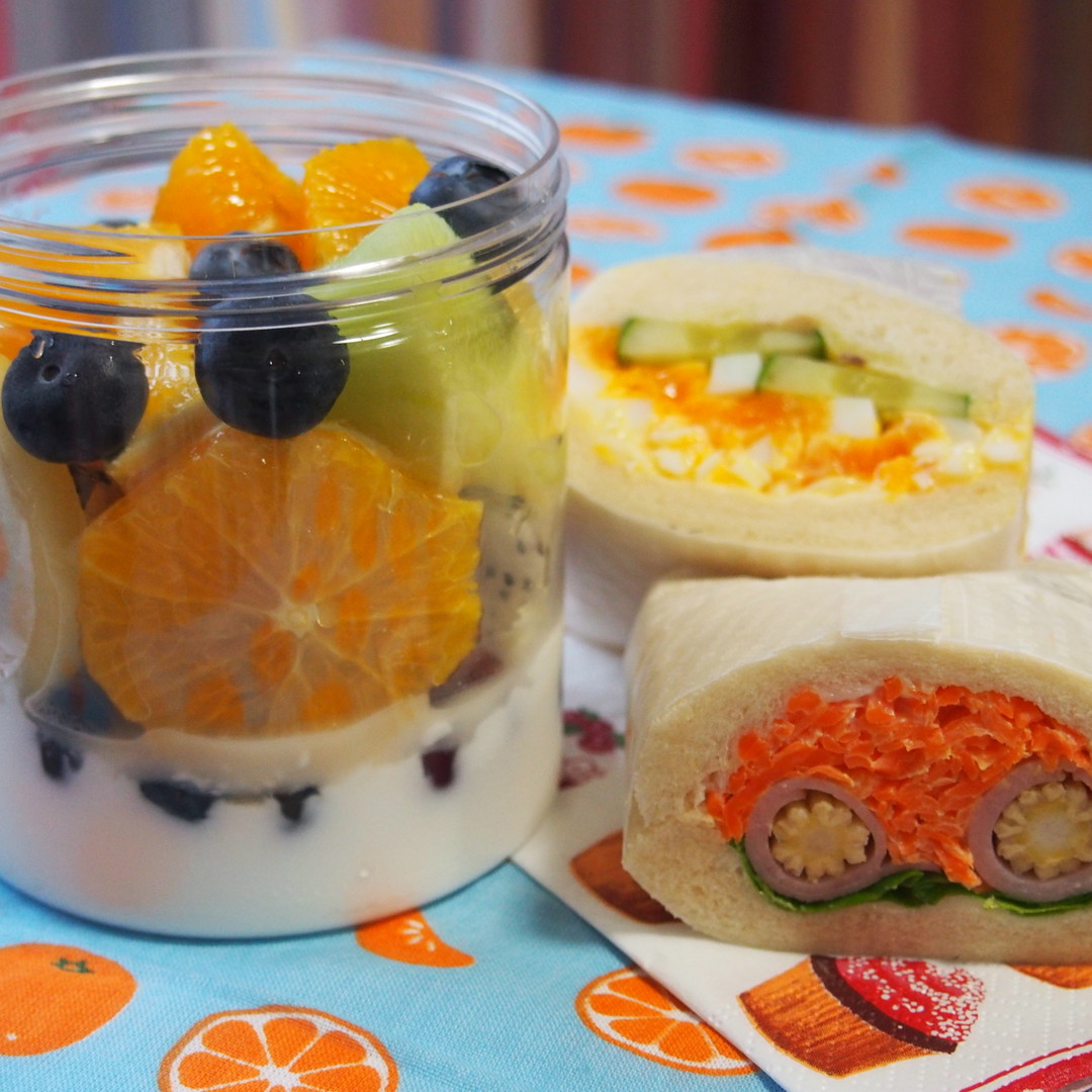 フルーツ&ヨーグルトとミニわんぱくサンドのお弁当