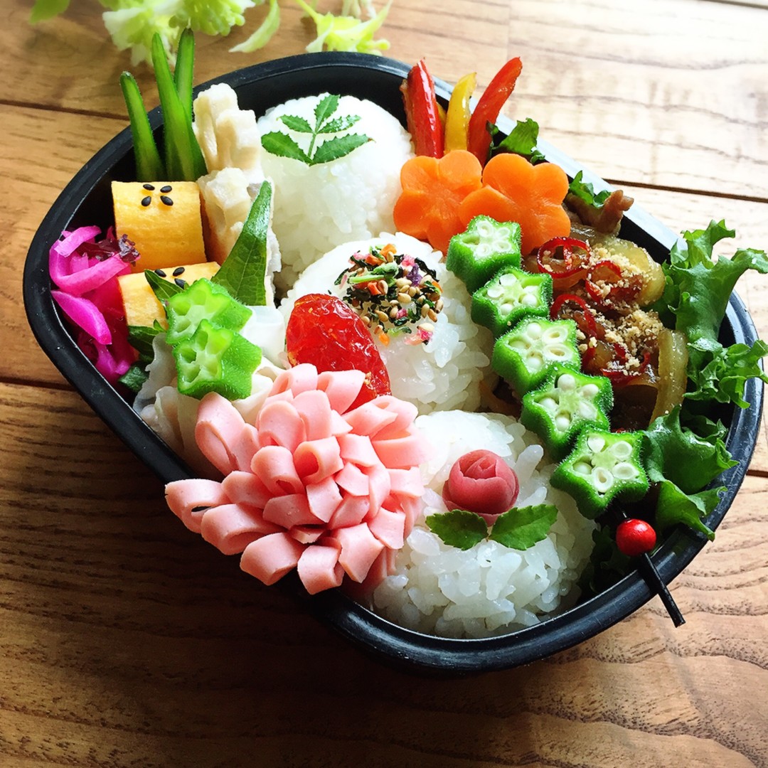 おにぎりと牛肉の甘辛炒め弁当