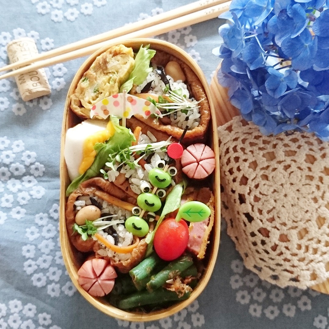 ひじきご飯のオープンいなり寿司弁当