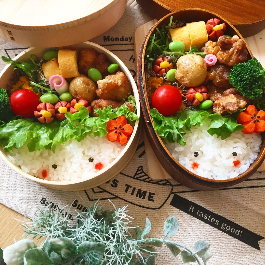 お顔と唐揚げ弁当