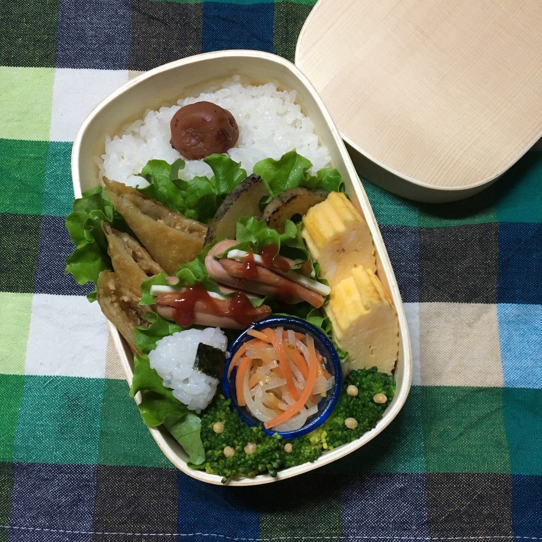 こにぎりとミニホットドッグ