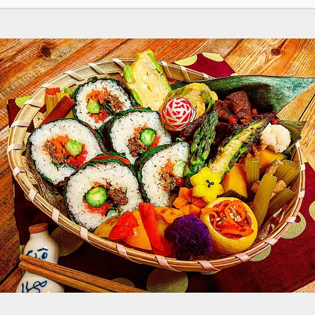 スイスチャードの巻き寿司かご弁当♪