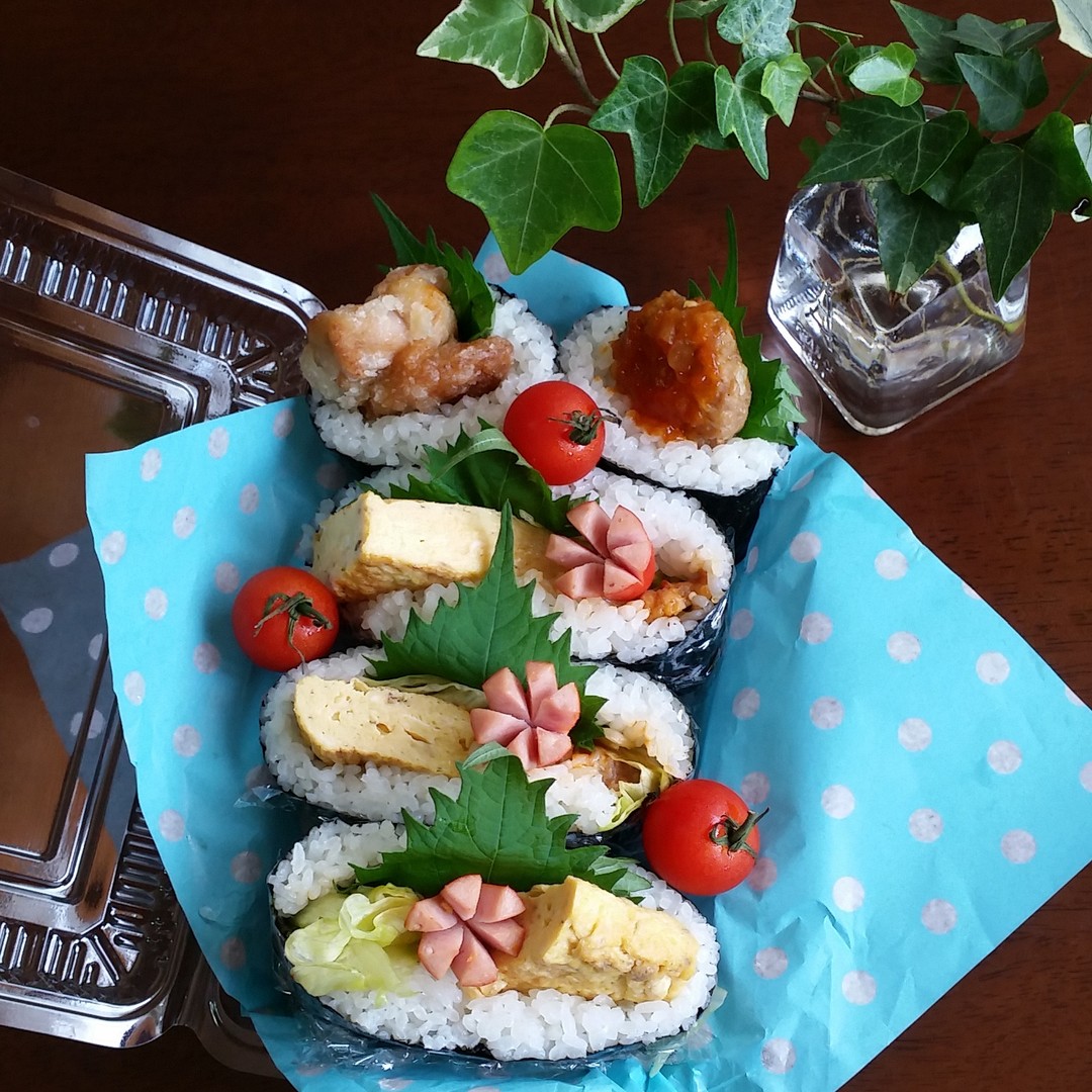 飛び出すおにぎらず弁当
