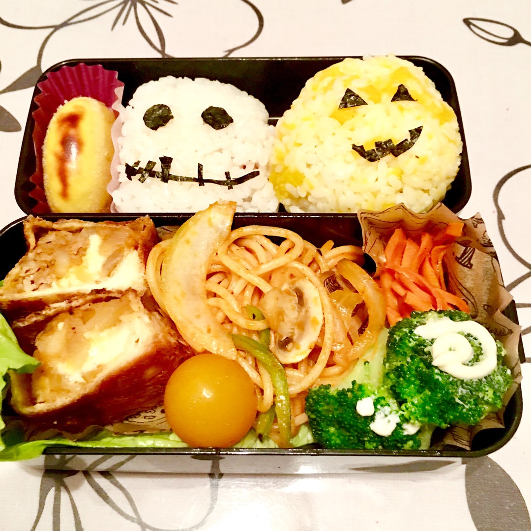 揚げないコロッケとハロウィンおにぎり