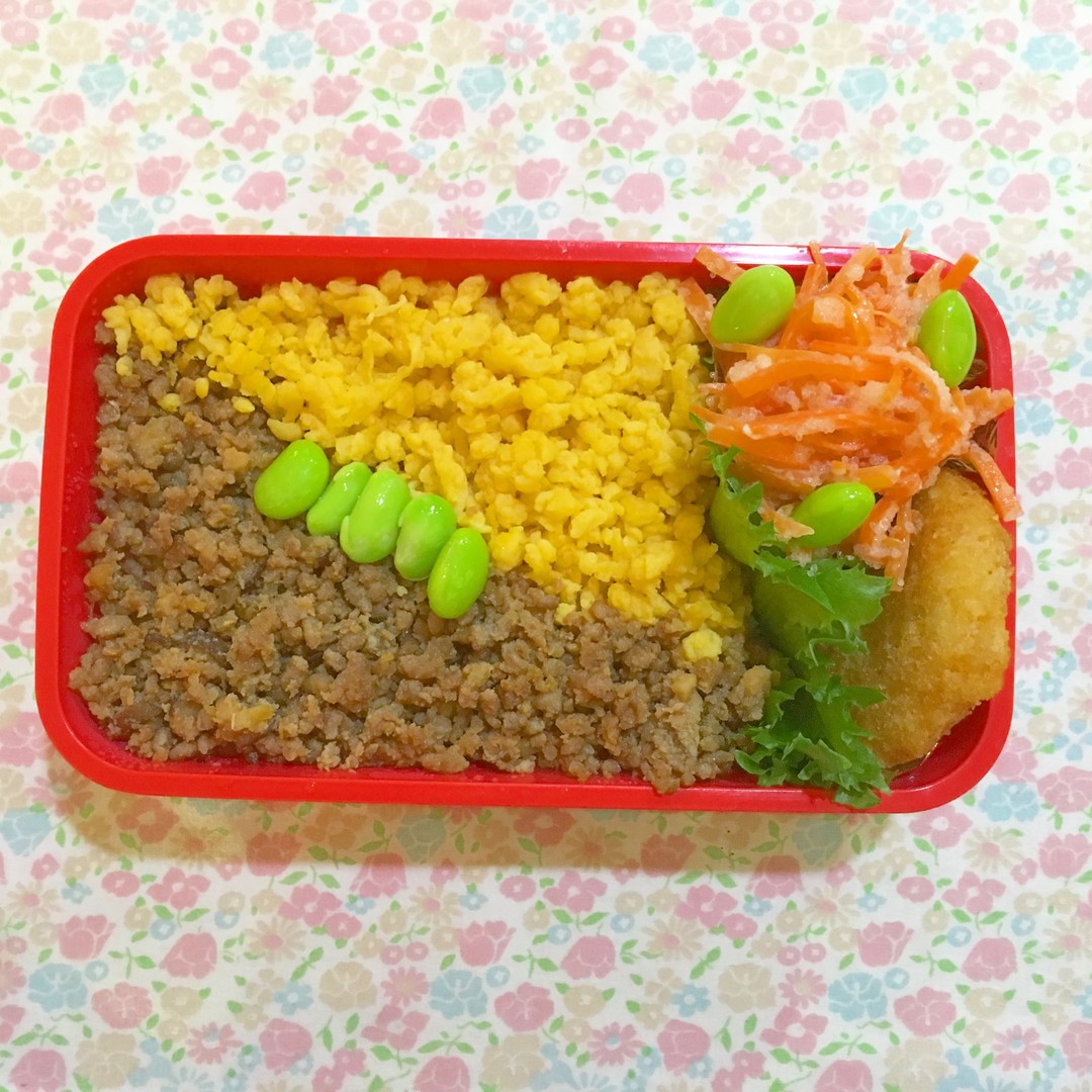 2色そぼろ弁当