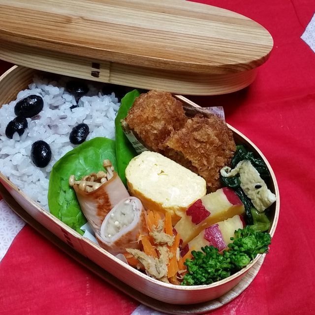 黒豆ごはんとミンチかつ弁当