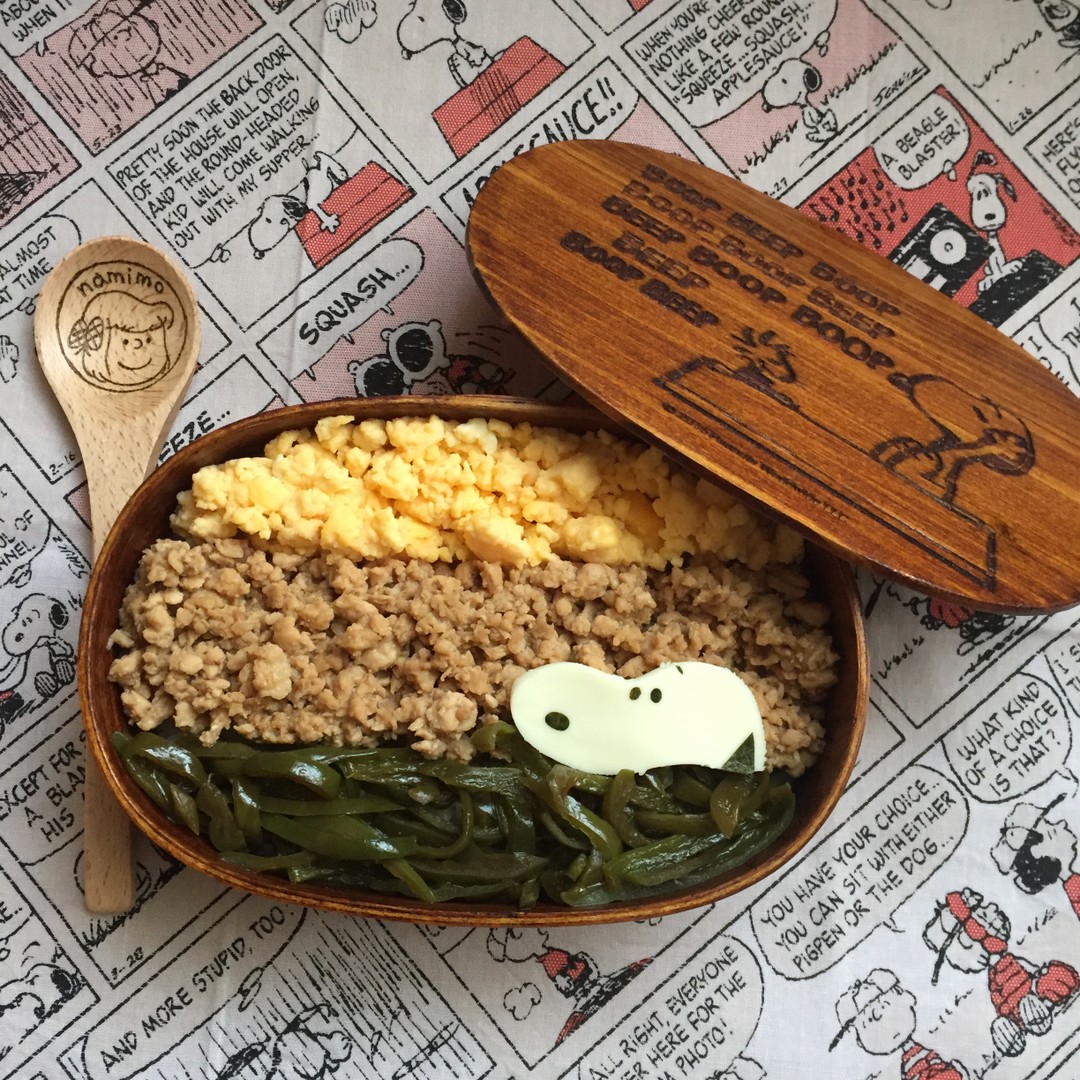 三色丼弁当
