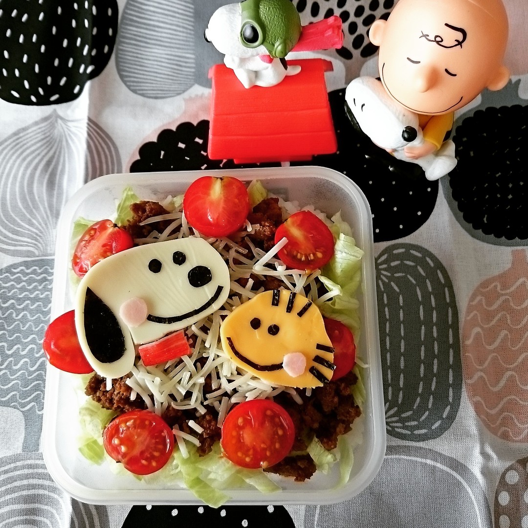 スヌーピー&ウッドストックのタコライス弁当