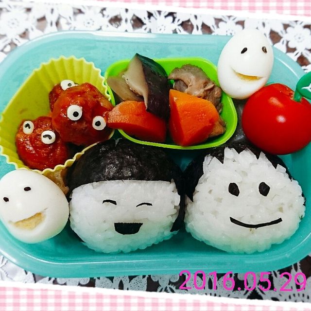 お顔おにぎり弁当🎵