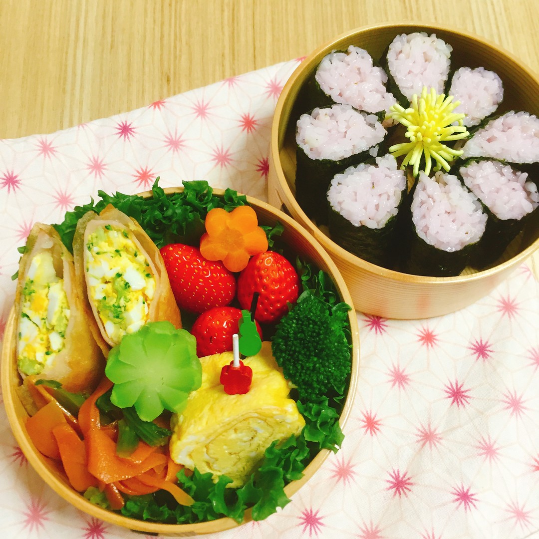 お花モチーフde😁花金弁当