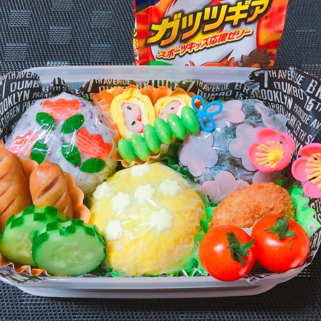 三色おにぎり弁当