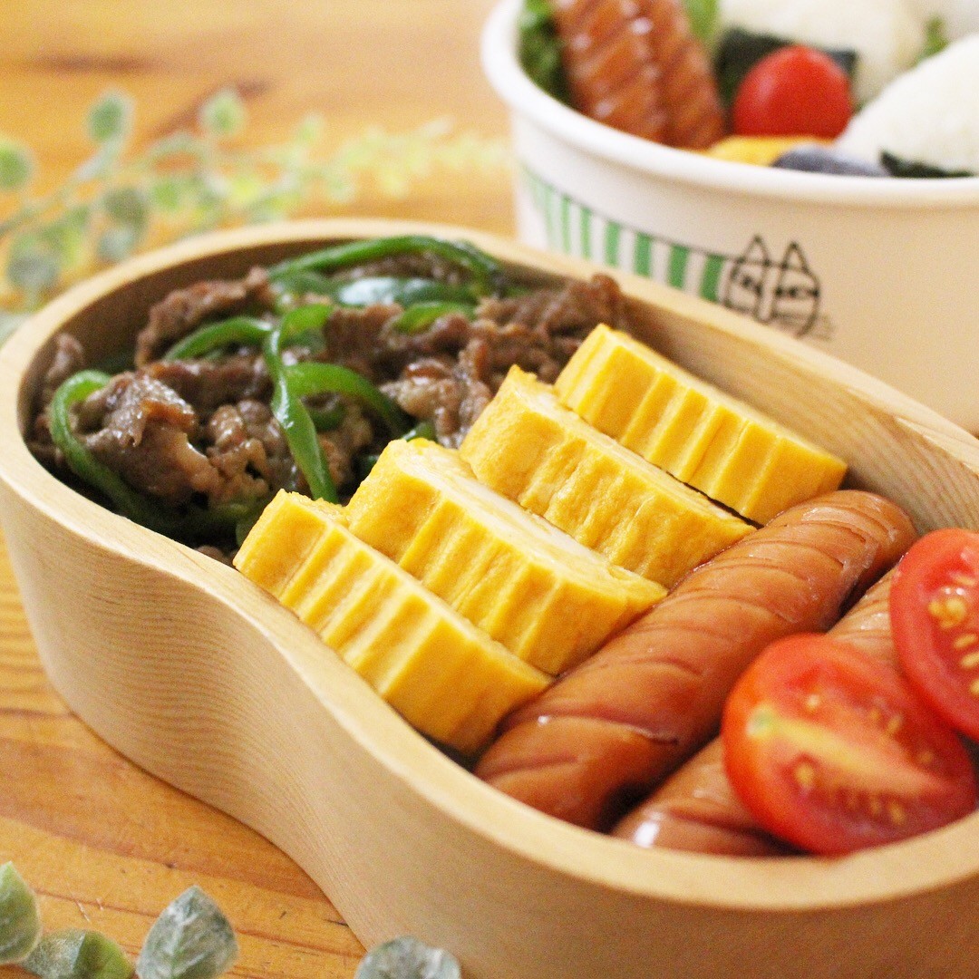 青椒肉絲の整列弁当