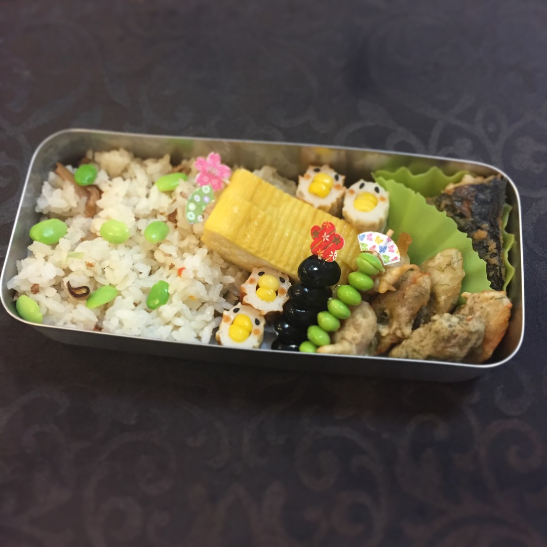 ちらし寿司とちくわどりの和風弁当