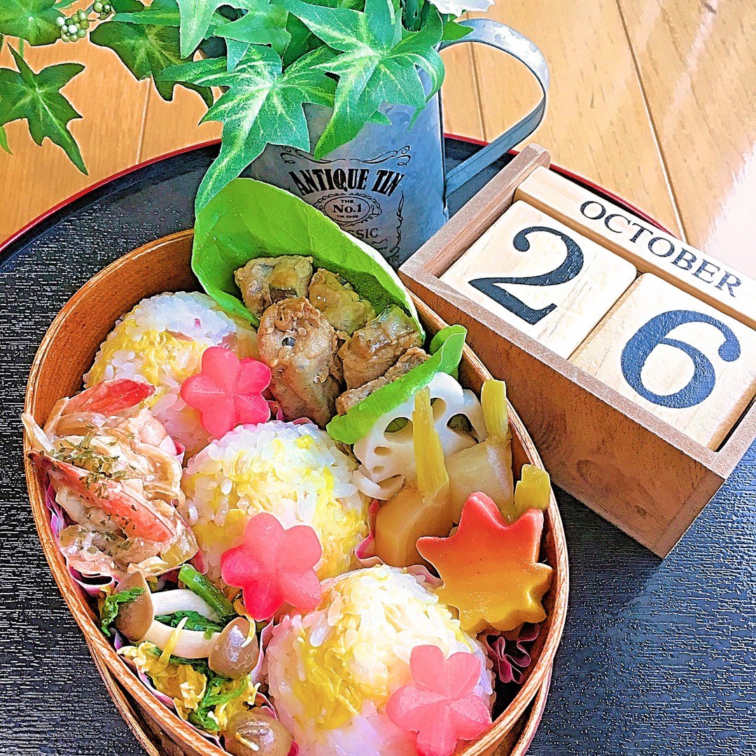 菊づくし。菊の花の手毬寿司