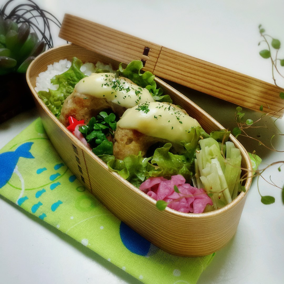 ドーナツ型チーズハンバーグ弁当