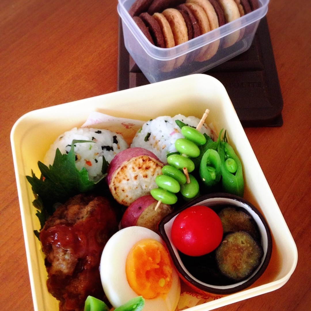 ハンバーグ弁当クッキーがおやつ