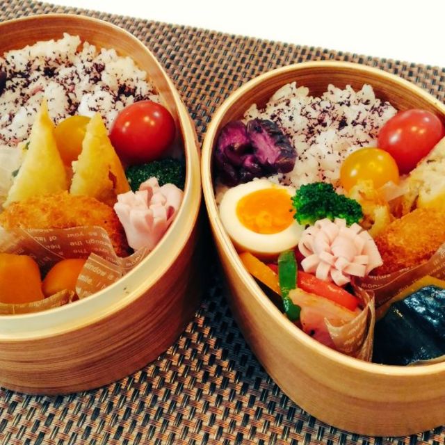 春巻きとコロッケ弁当